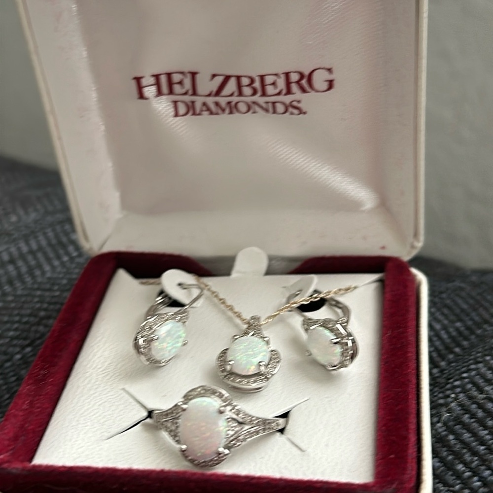 Helzberg Diamonds Opal Gift Set